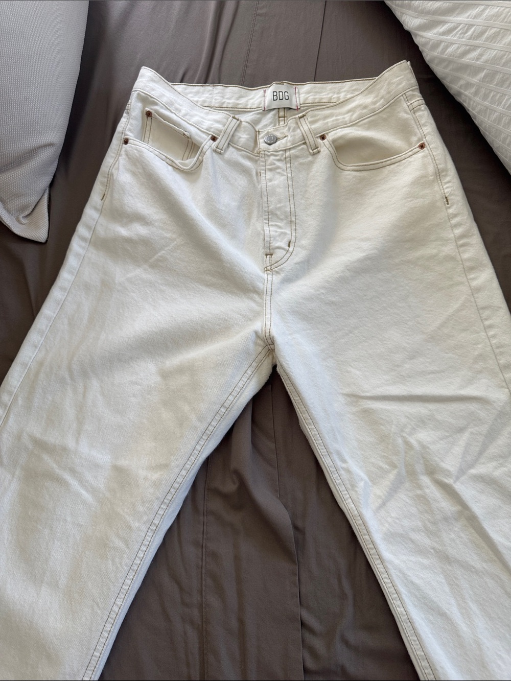 BDG High-Rise Straight Jeans in Off-White/Cream